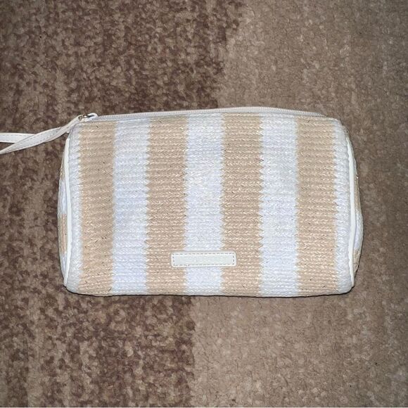 Vera Bradley clutch  - Picture 5 of 6